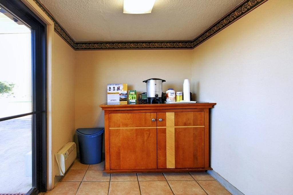 Rodeway Inn Indianola المظهر الخارجي الصورة